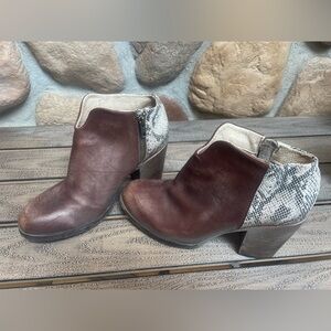 FREEBIRD by STEVEN Darius Distressed Snake print Brown Leather Booties Boots 8